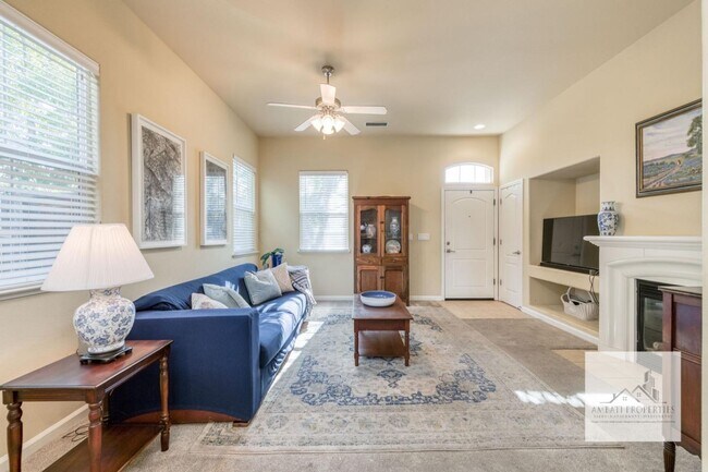 Building Photo - Charming Harlan Ranch Home!