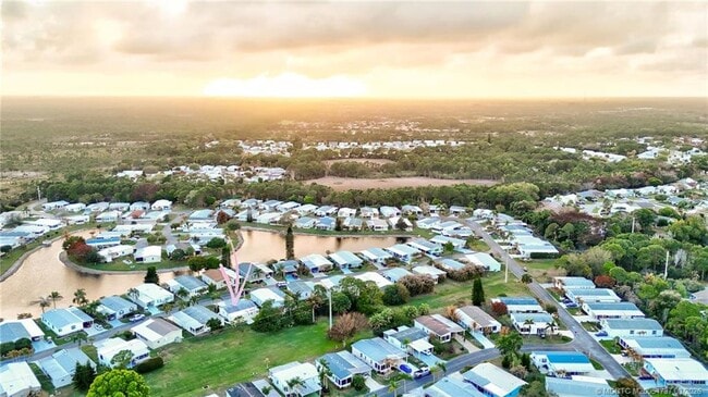 Building Photo - 7073 SE Birchwood Ln