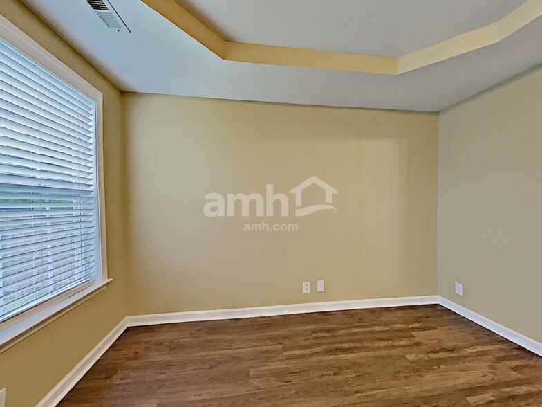 Building Photo - 1262 Lasalle Dr