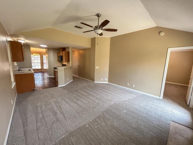 Building Photo - 305 N Heatherwilde Blvd