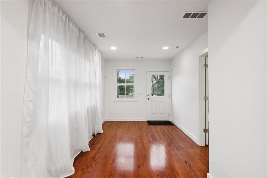 Building Photo - 111 Clifton St SE