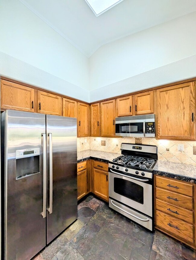 Building Photo - BEAUTIFUL SINGLE FAMILY HOME IN FOLSOM!