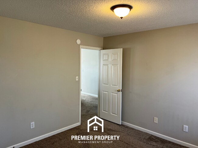 Building Photo - Spacious 4BR Huntsville Home with Hardwood Floors, Island Kitchen & Fenced Yard