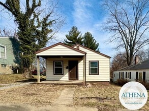 Building Photo - 2 Bed / 1 Bath House Off North Main Street