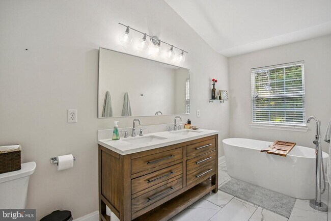 Building Photo - 3210 Escapade Cir