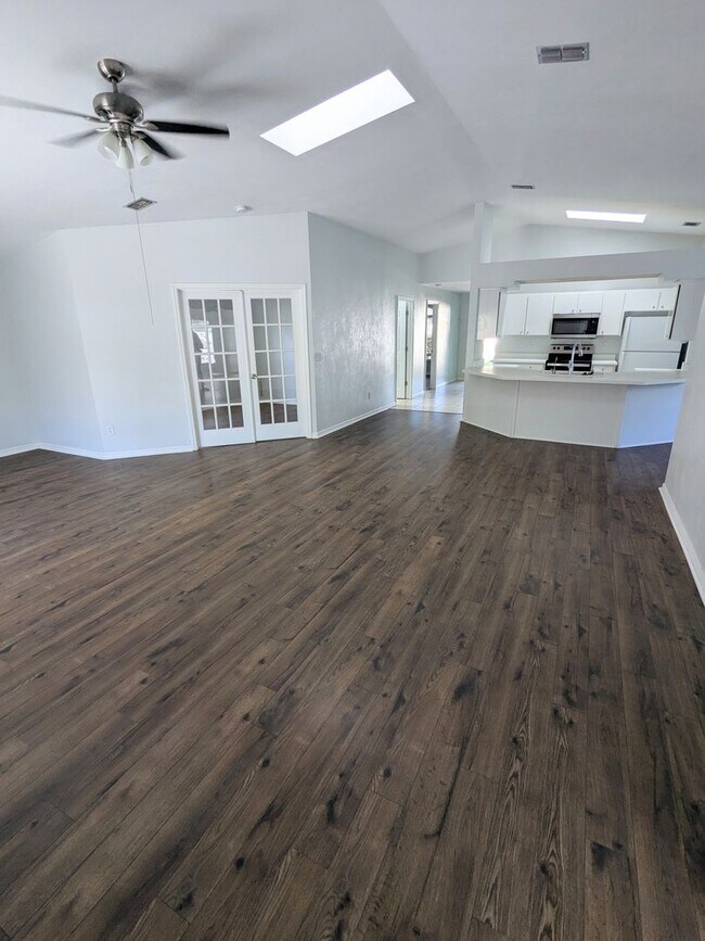 Building Photo - Welcome to Your Next Home in Port Orange!