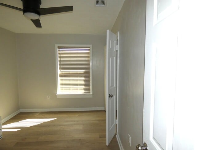 Building Photo - 1405 S Jefferson St