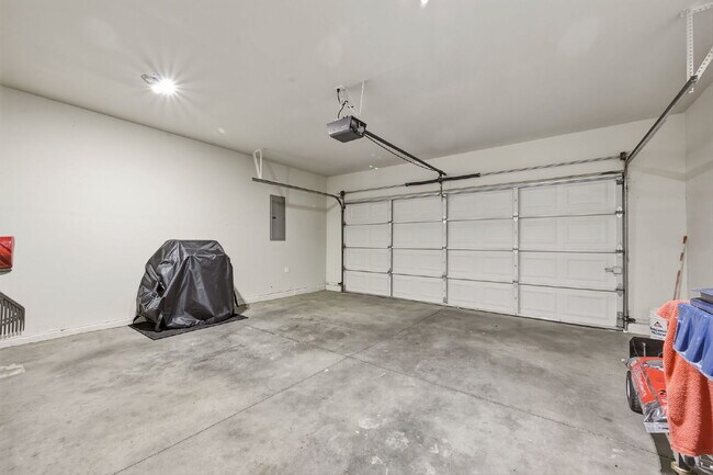 Building Photo - Furnished 3-Bedroom Home in Southwest Bend with Yard Care Included