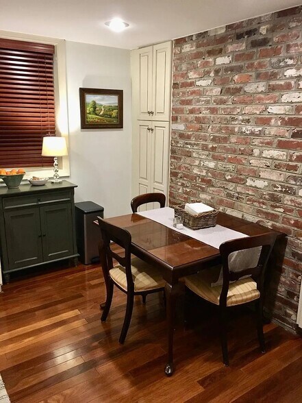 Building Photo - 337 Maryland Ave NE