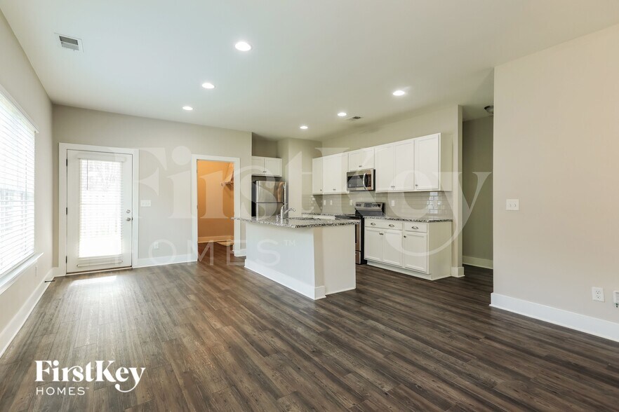 Building Photo - 1384 Woodridge Pl