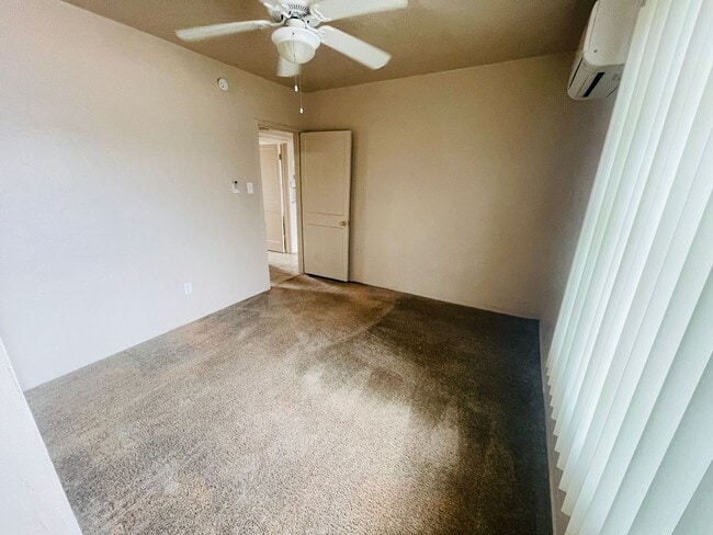 Building Photo - Two Bedroom w/ A/C, Yard and Carport - 500...