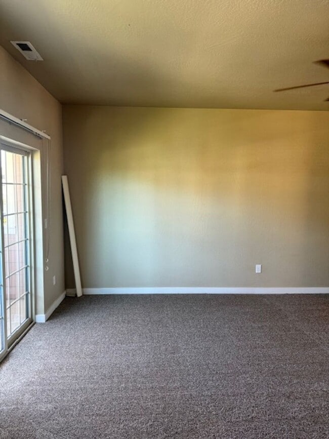 Building Photo - 3 LEVEL CONDO W/ UPGRADES, GARAGE/ FENCED ...