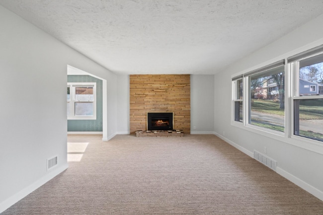 Building Photo - 1533 S 76th St