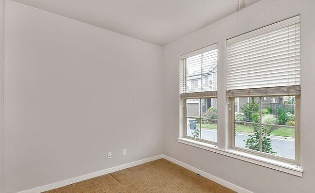 Building Photo - 132 NE 64th Terrace