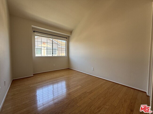 Building Photo - 13975 Lemoli Ave