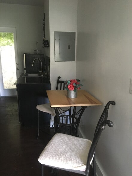 Building Photo - 935 10th St