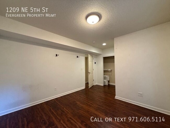 Building Photo - 1209 NE 5th St