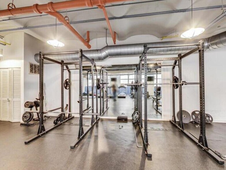 Building Photo - 500 S Clinton St