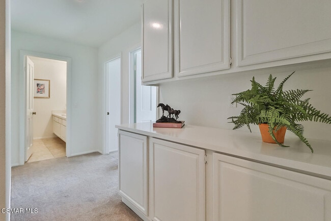 Building Photo - 270 Fox Hills Dr