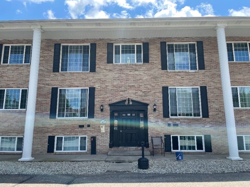 Building Photo - 1101 W Maple St NW