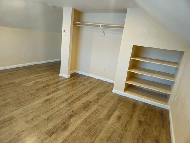 Building Photo - Large Downtown Studio, walking distance to UNR and Downtown Reno