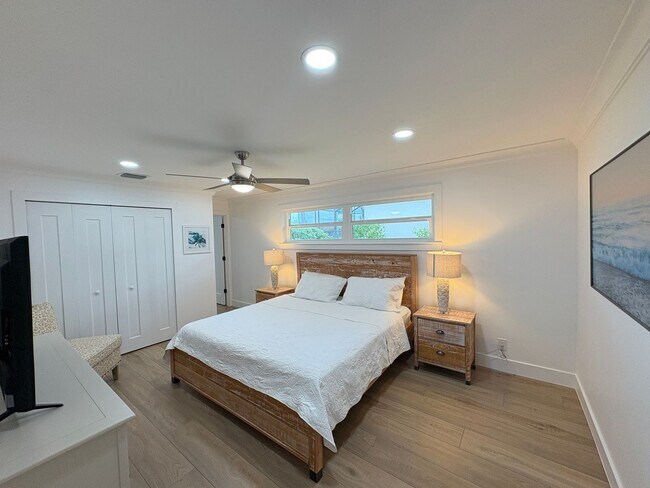 Building Photo - Beautifully Furnished Pool Home with Boat ...