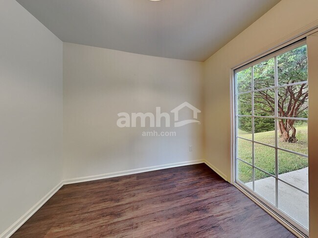 Building Photo - 606 3 Oaks Dr