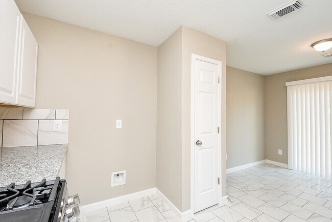 Building Photo - 7818 Summer Pl Dr