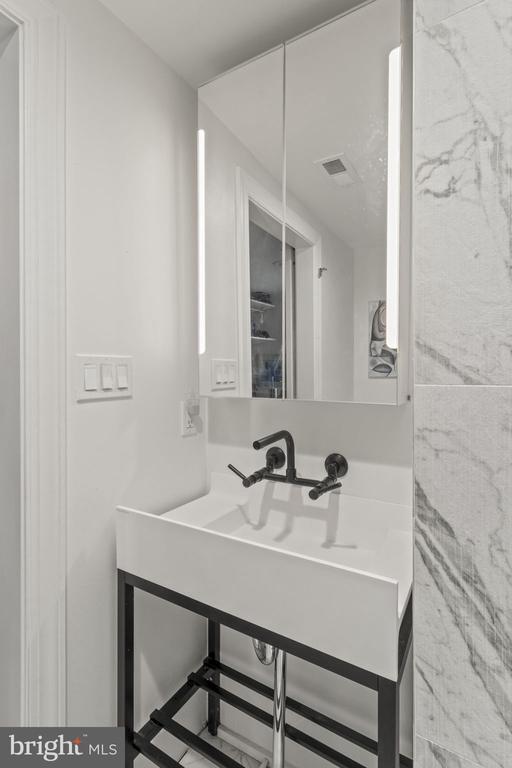 Building Photo - 312 Gerritt St