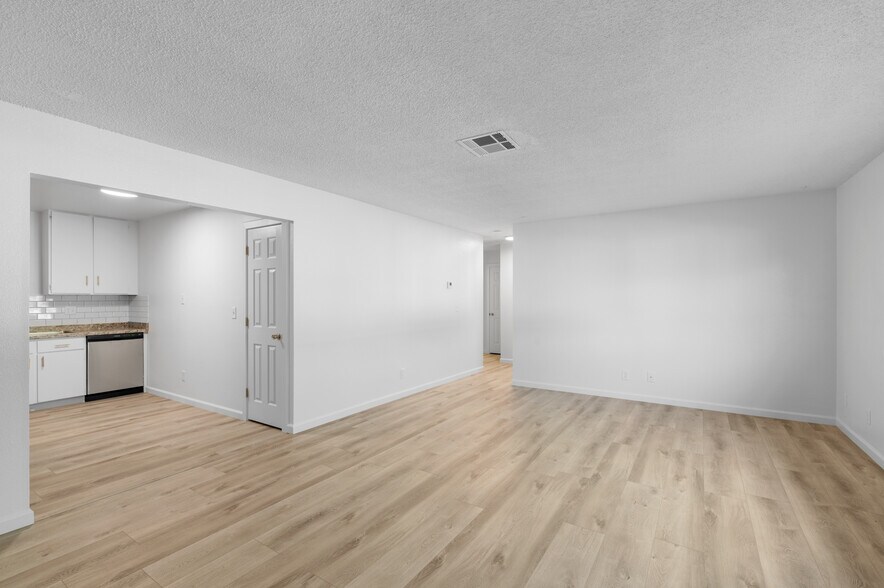 Building Photo - 2104 rosamond ave shasta lake apt 2