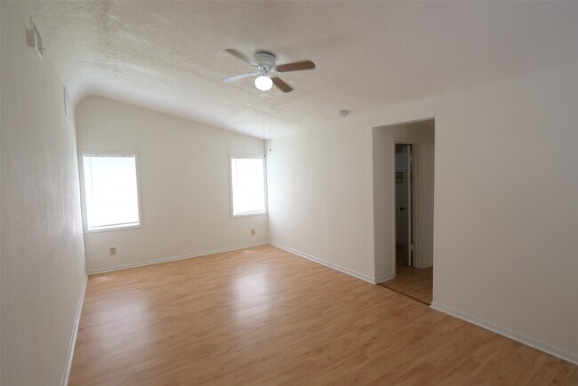 Building Photo - 5231 Beechnut St