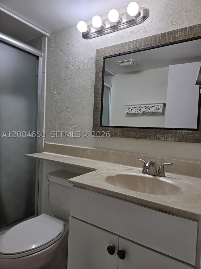 Building Photo - 14321 N Kendall Dr