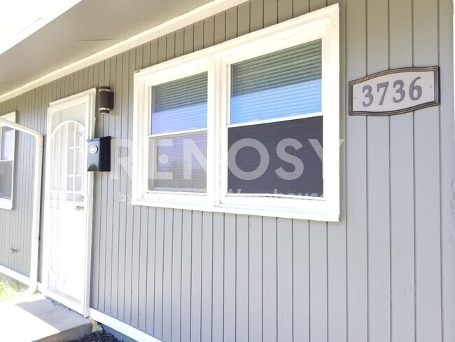 Building Photo - 3736 Cypress Ave