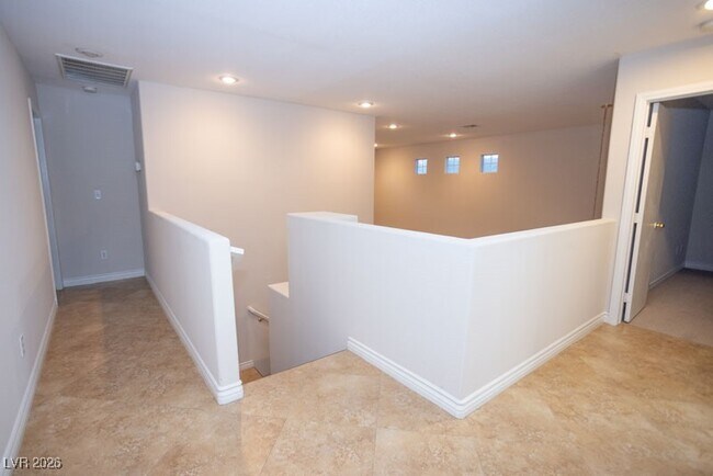 Building Photo - 1113 E Hammer Ln