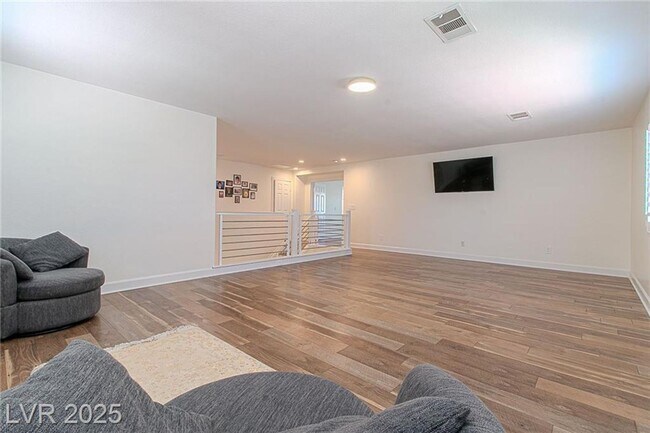 Building Photo - BEAUTIFUL 2 STORY 5 BEDROOM 4 FULL BATHROO...