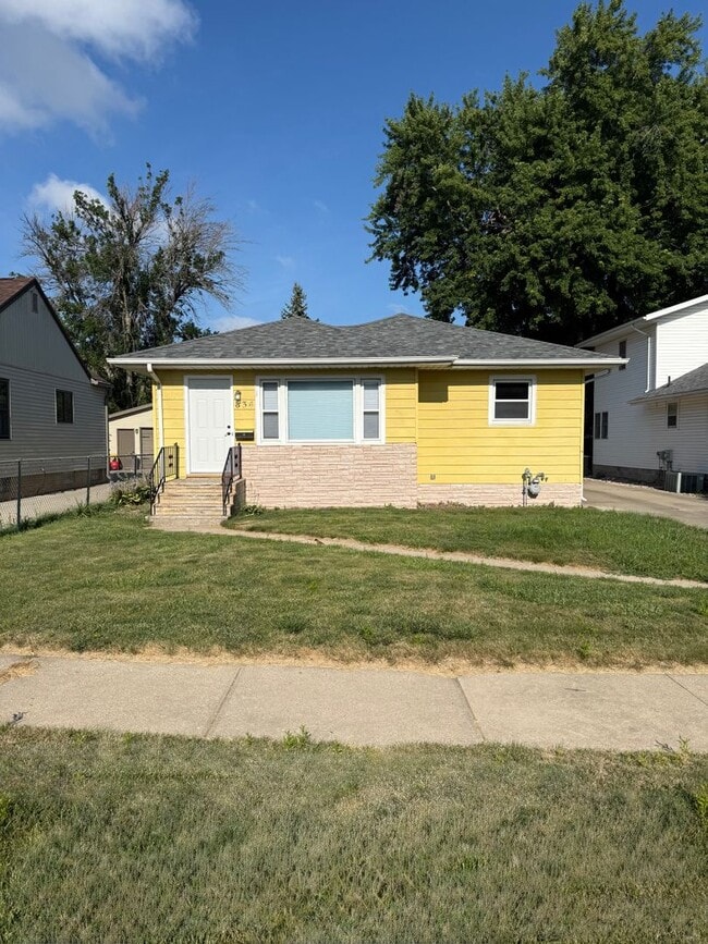 Building Photo - 834 S 20th St