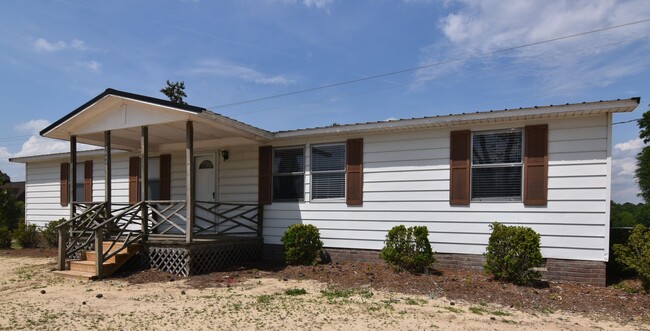 Building Photo - Spacious & Updated Double-Wide Home on a L...