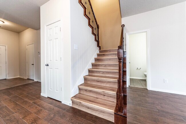 Building Photo - 913 Boxelder Pointe