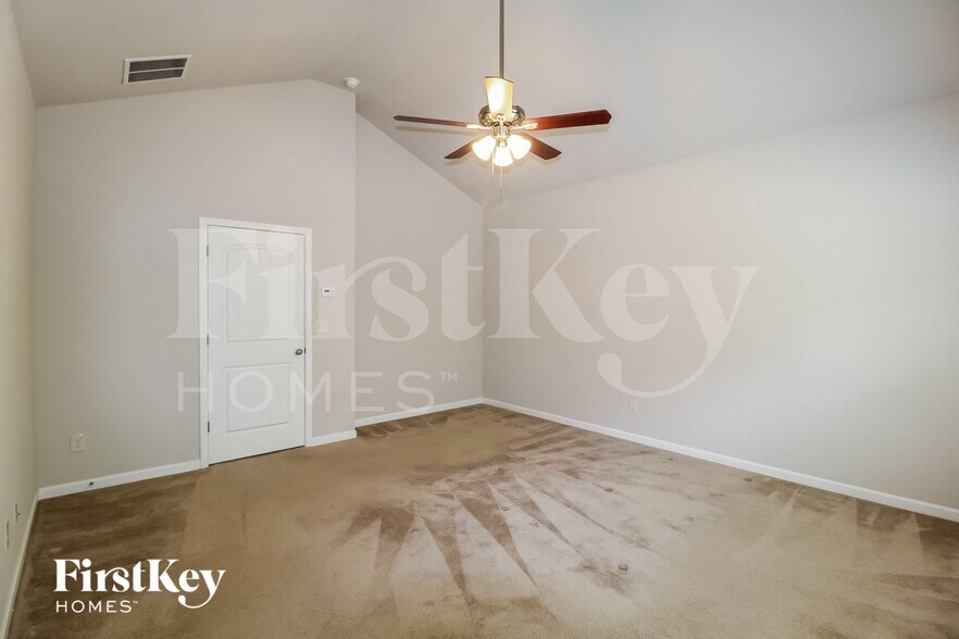 Building Photo - 7391 Silk Tree Pointe