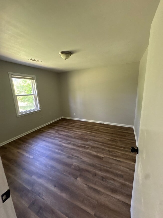 Building Photo - 920 N Monroe Ave