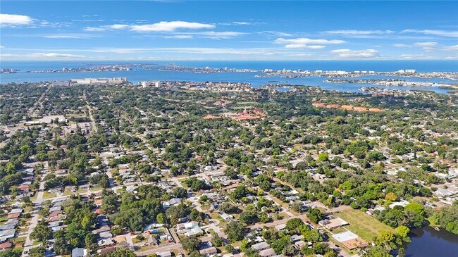 Building Photo - 702 Gray St S