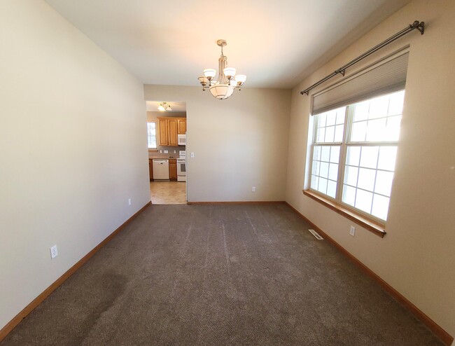 Building Photo - 1805 Deer Path