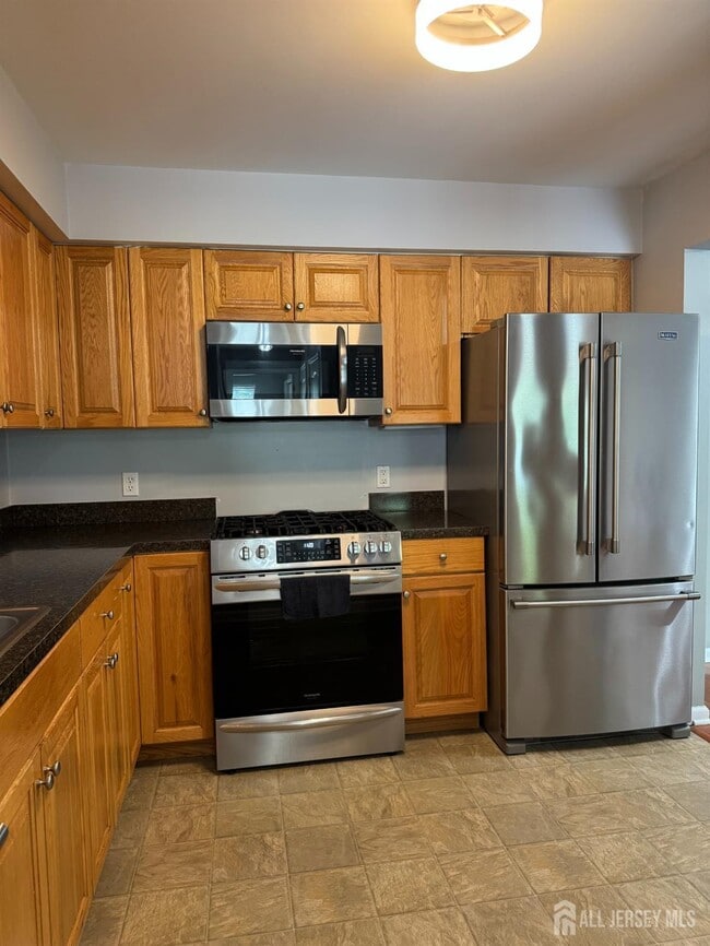 Building Photo - 1325 Fernwood Ct