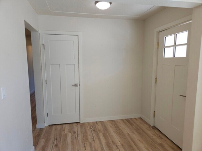 Building Photo - 3Bd/2.5Ba Single Story Home-For viewing!
