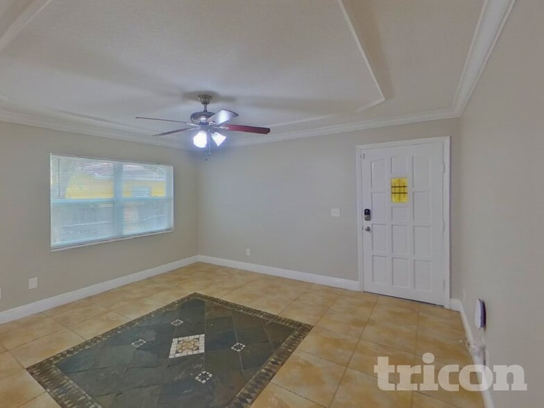 Building Photo - 563 Robin Hill Cir