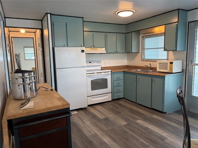 Building Photo - 5221 Beechmont Ave