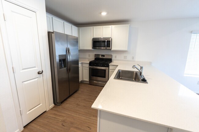 Building Photo - 27006 Breakaway Ln