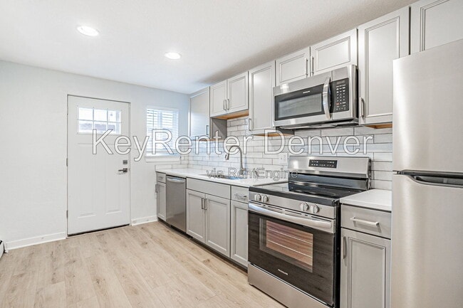Building Photo - 2356 S Linden Ct