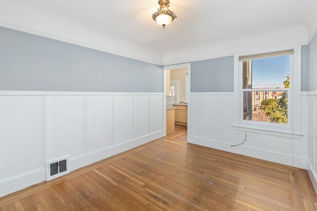 Building Photo - 2272 Greenwich St