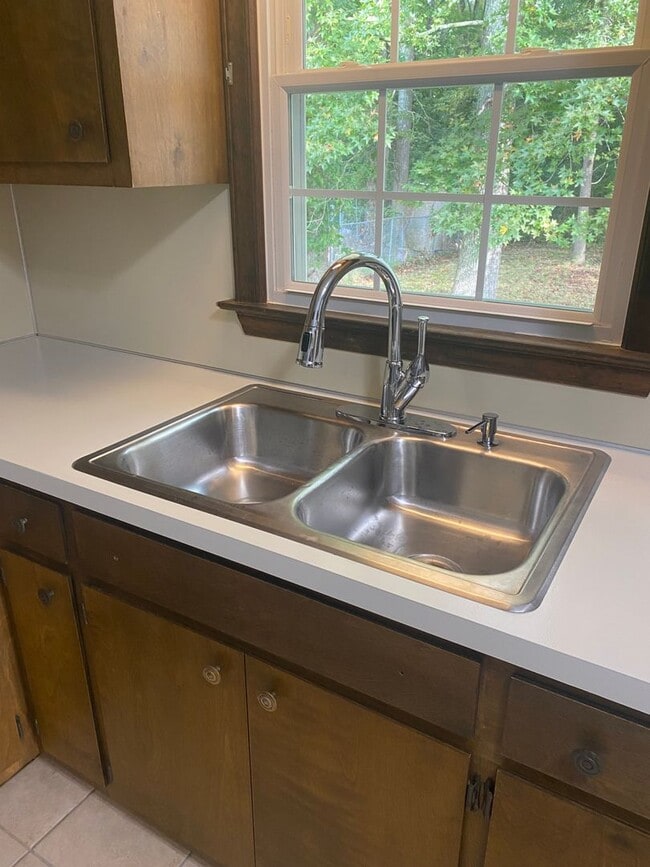 Building Photo - Charming 3 bed 2 bath Cape Cod for rent